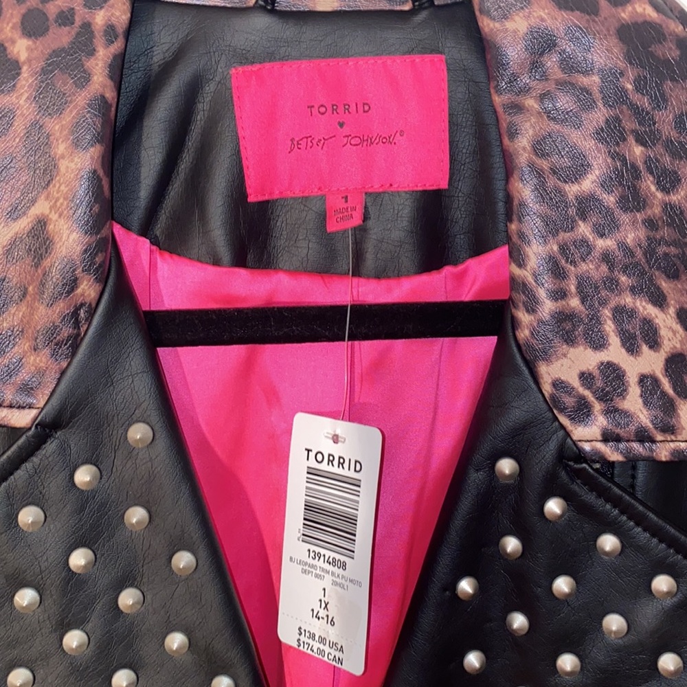 Torrid & Betsey Johnson Leopard Trim Black Studded Spiked Moto Jacket barbiecore - Picture 6 of 6